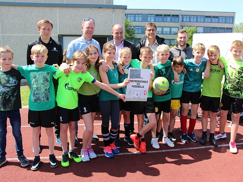 DFB Partnerschule Gruppenfoto