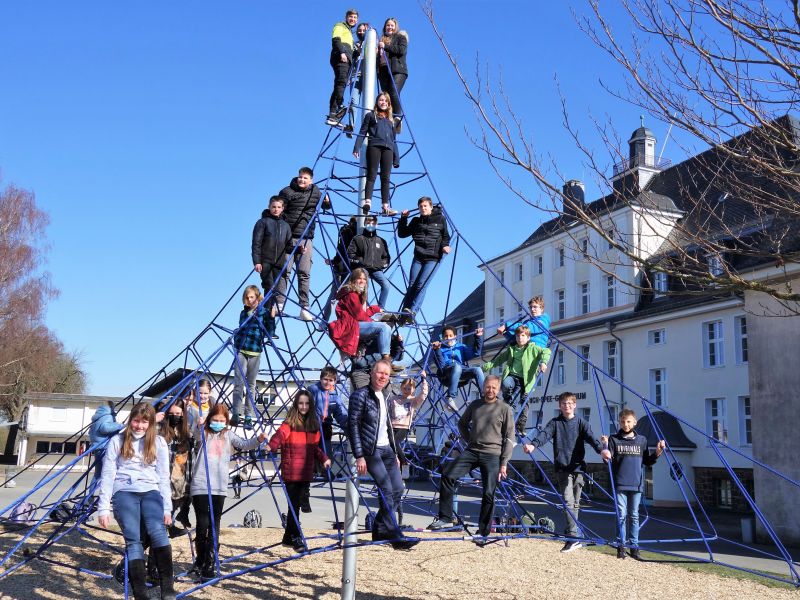 You are currently viewing Neue Seilnetzpyramide am FSG installiert