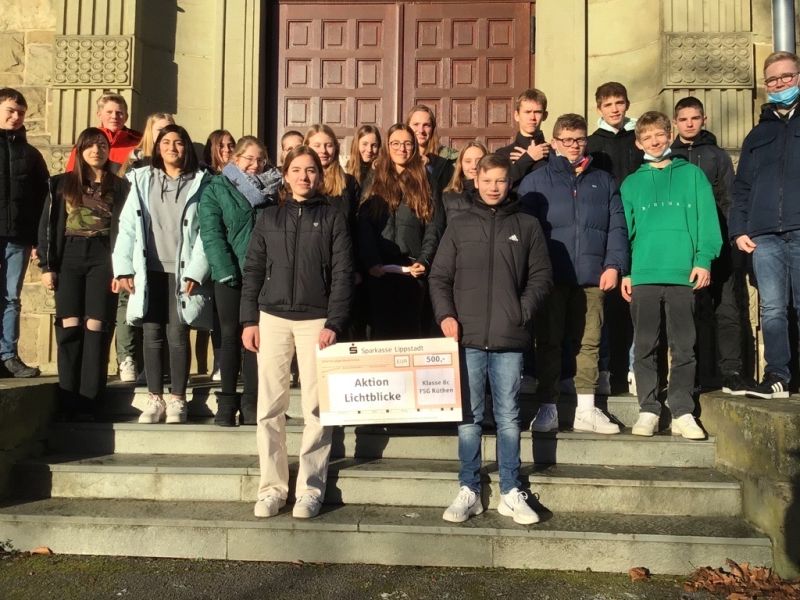 Klasse 8c des Friedrich-Spee-Gymnasiums Rüthen spendet für den guten Zweck