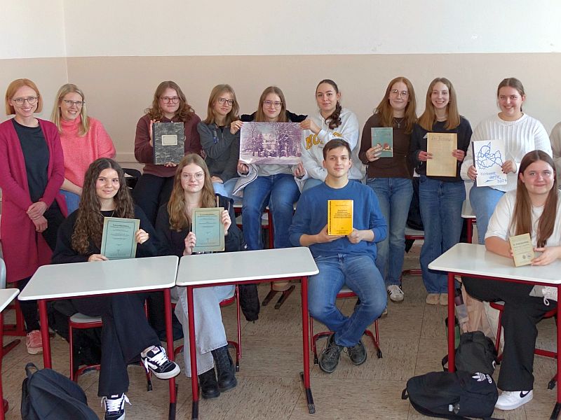 Du betrachtest gerade Rüthener Gymnasiasten nehmen ein Jahrhundert Schule unter die Lupe