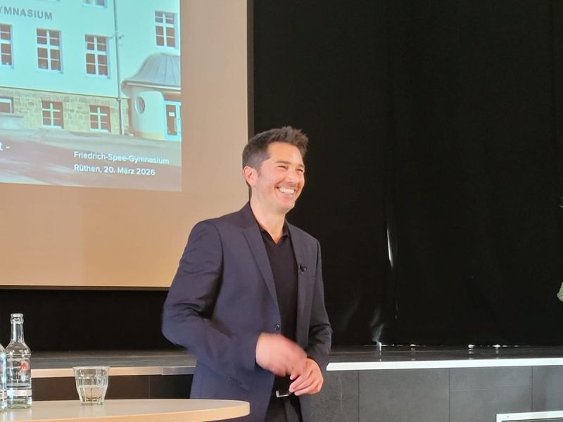 Du betrachtest gerade Prominenter Besuch in der Reihe „Ehemalige erzählen“