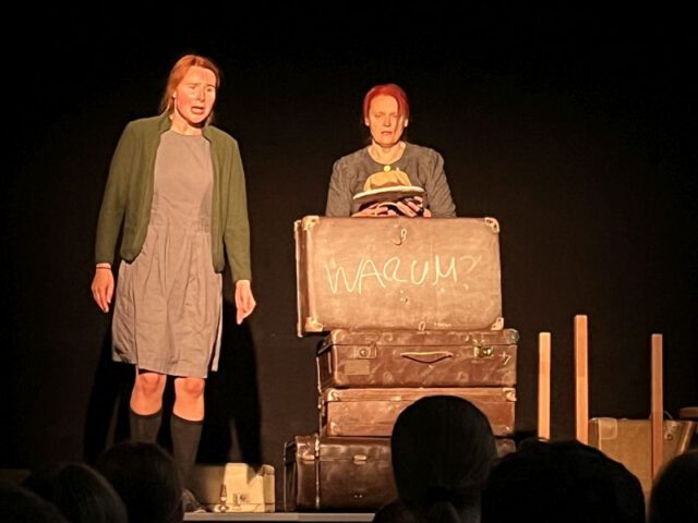 Theaterstück „ÜBERdasLEBEN“ gastiert am Friedrich-Spee-Gymnasium