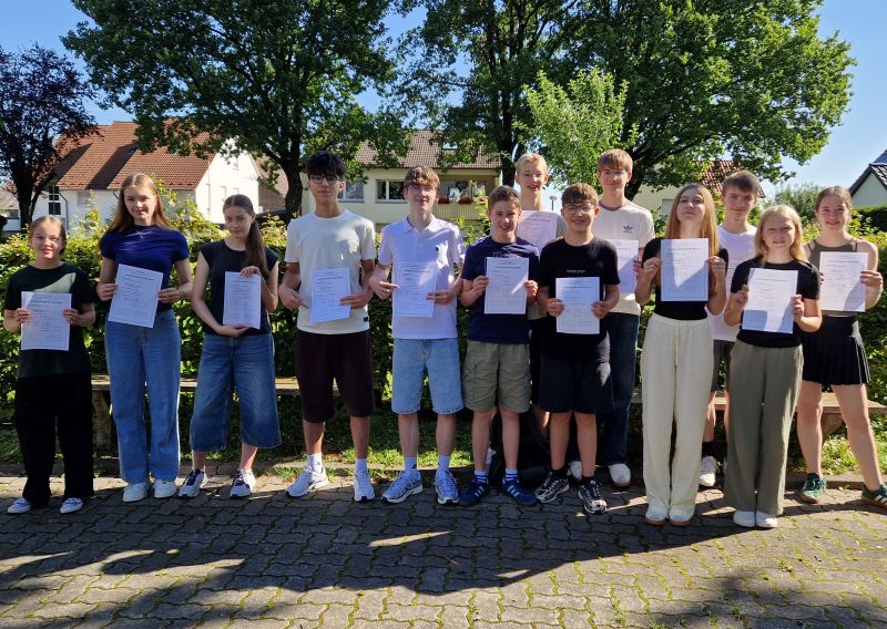 Du betrachtest gerade Erfolgreicher DELF-Jahrgang 2026